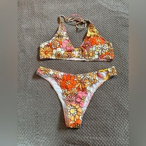 Retro vibe flower power bikini with heart details in EUC XL